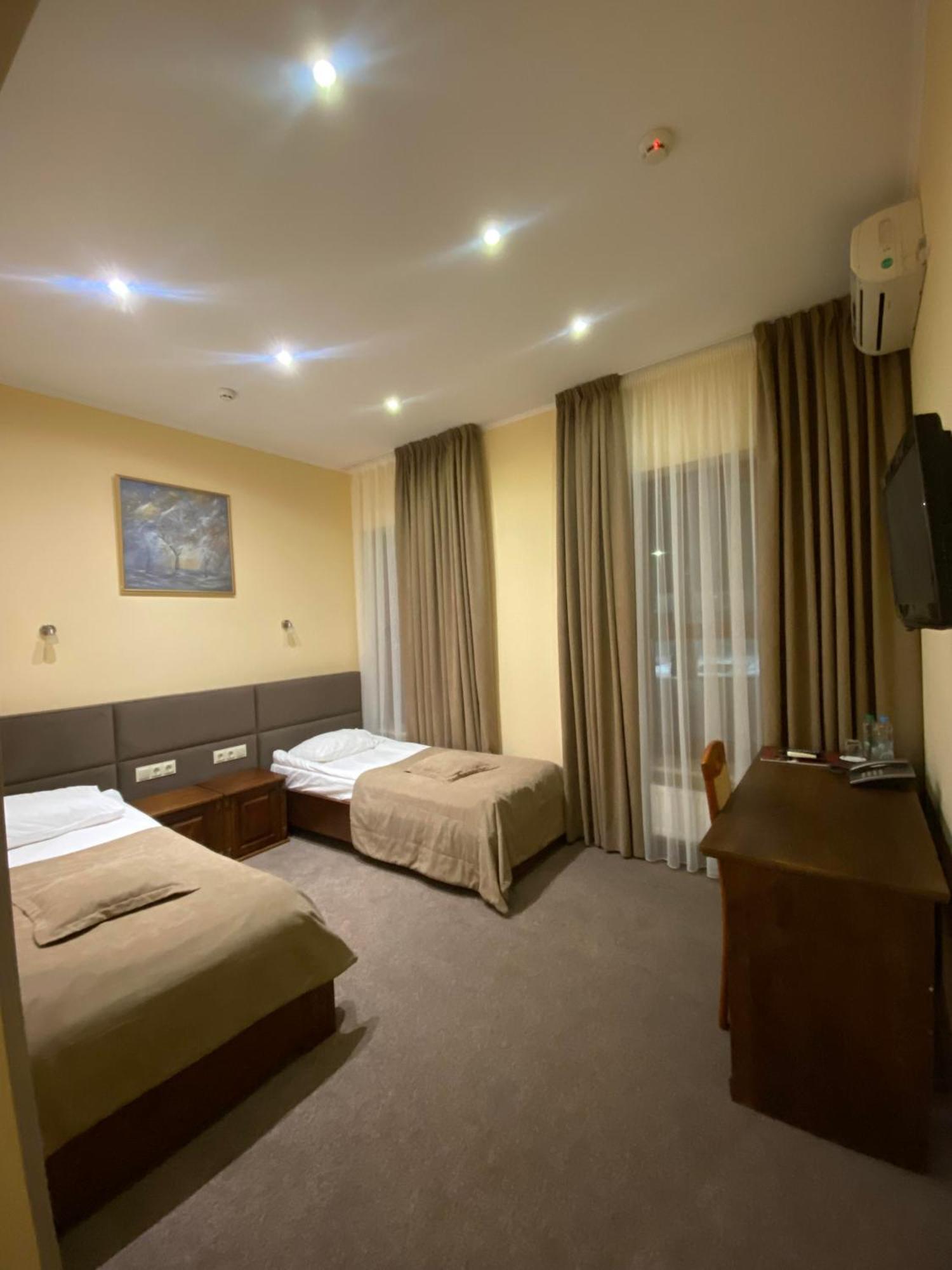 Hotel Kopa - ลวีฟ ภายนอก รูปภาพ